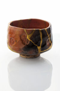 Vaso aggiustato con oro